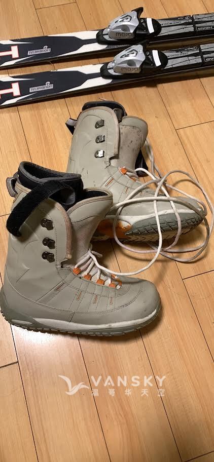 251204165342_santa cruz snowboard boots 1.jpg